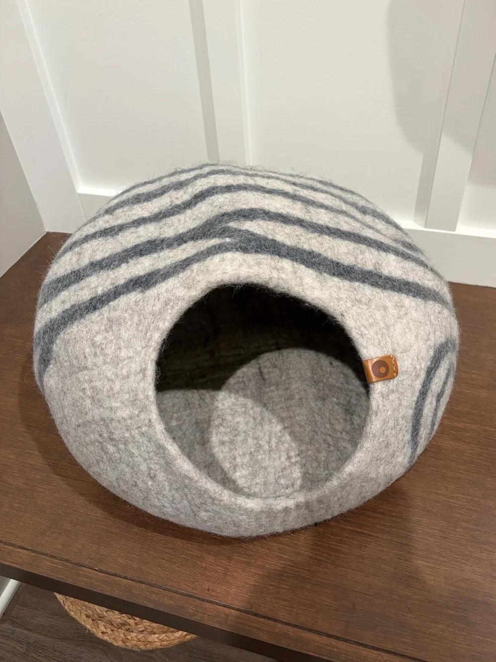 Meowfia Cat Cave - Merino Wool Felt Cat Bed (Light Gray, Large)